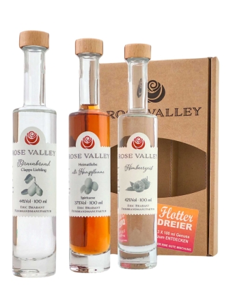 3 Flaschen 100ml Rose Valley vor der Verpackung stehend