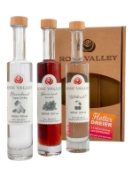 3 Flaschen 100ml Rose Valley vor der Verpackung stehend